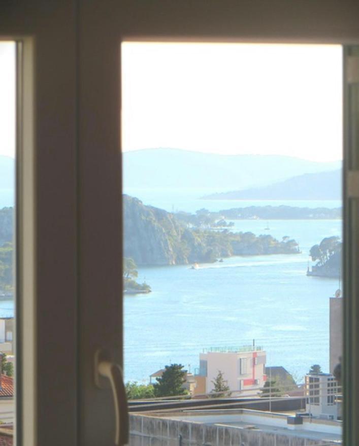 Apartment Simaris - Spacious With Terrace And Sea View Sibenik Exterior photo