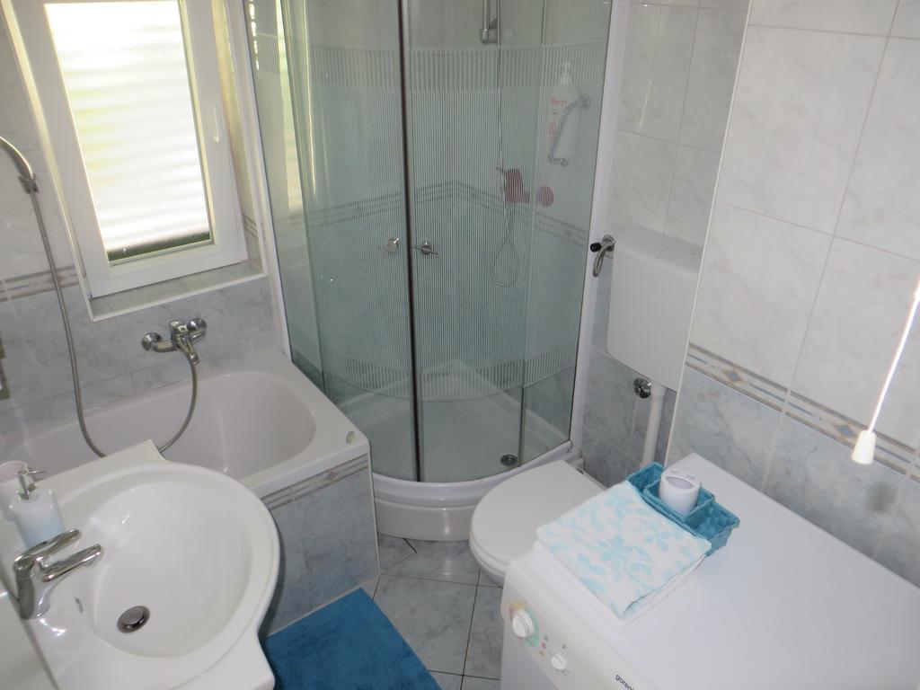 Apartment Simaris - Spacious With Terrace And Sea View Sibenik Exterior photo