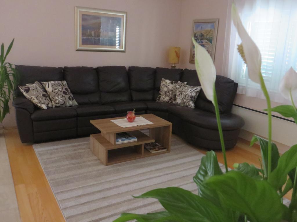 Apartment Simaris - Spacious With Terrace And Sea View Sibenik Exterior photo