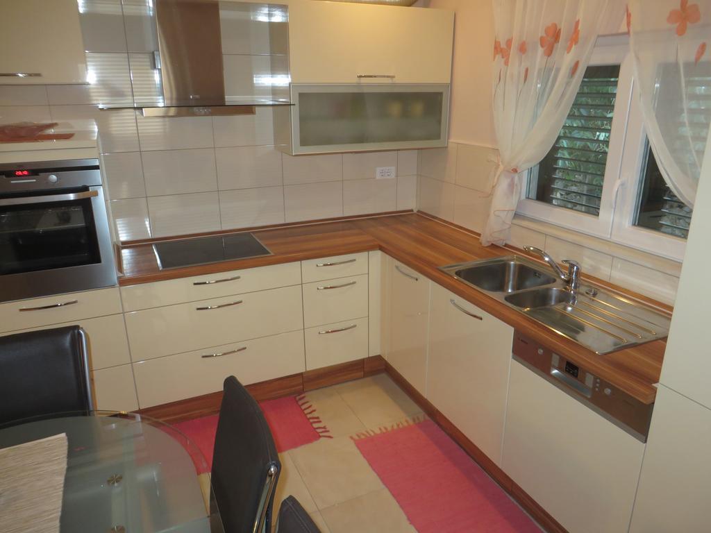 Apartment Simaris - Spacious With Terrace And Sea View Sibenik Exterior photo